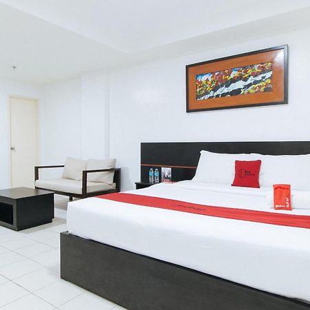 เรดดอร์ซ พลัส แอท อีแวนเจลิสตา สตรีท มากาตี Hotel Makati City ภายนอก รูปภาพ