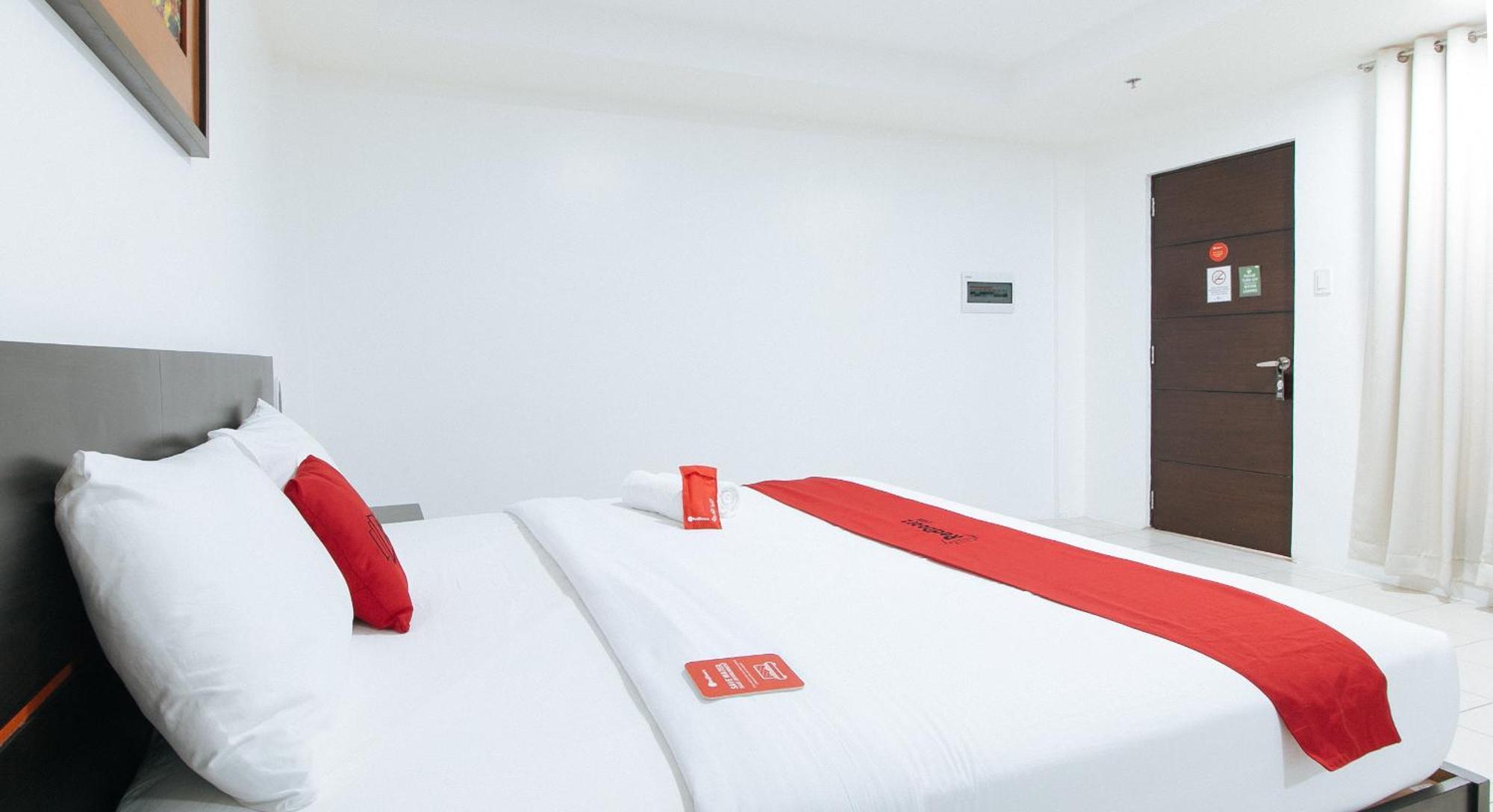 เรดดอร์ซ พลัส แอท อีแวนเจลิสตา สตรีท มากาตี Hotel Makati City ภายนอก รูปภาพ