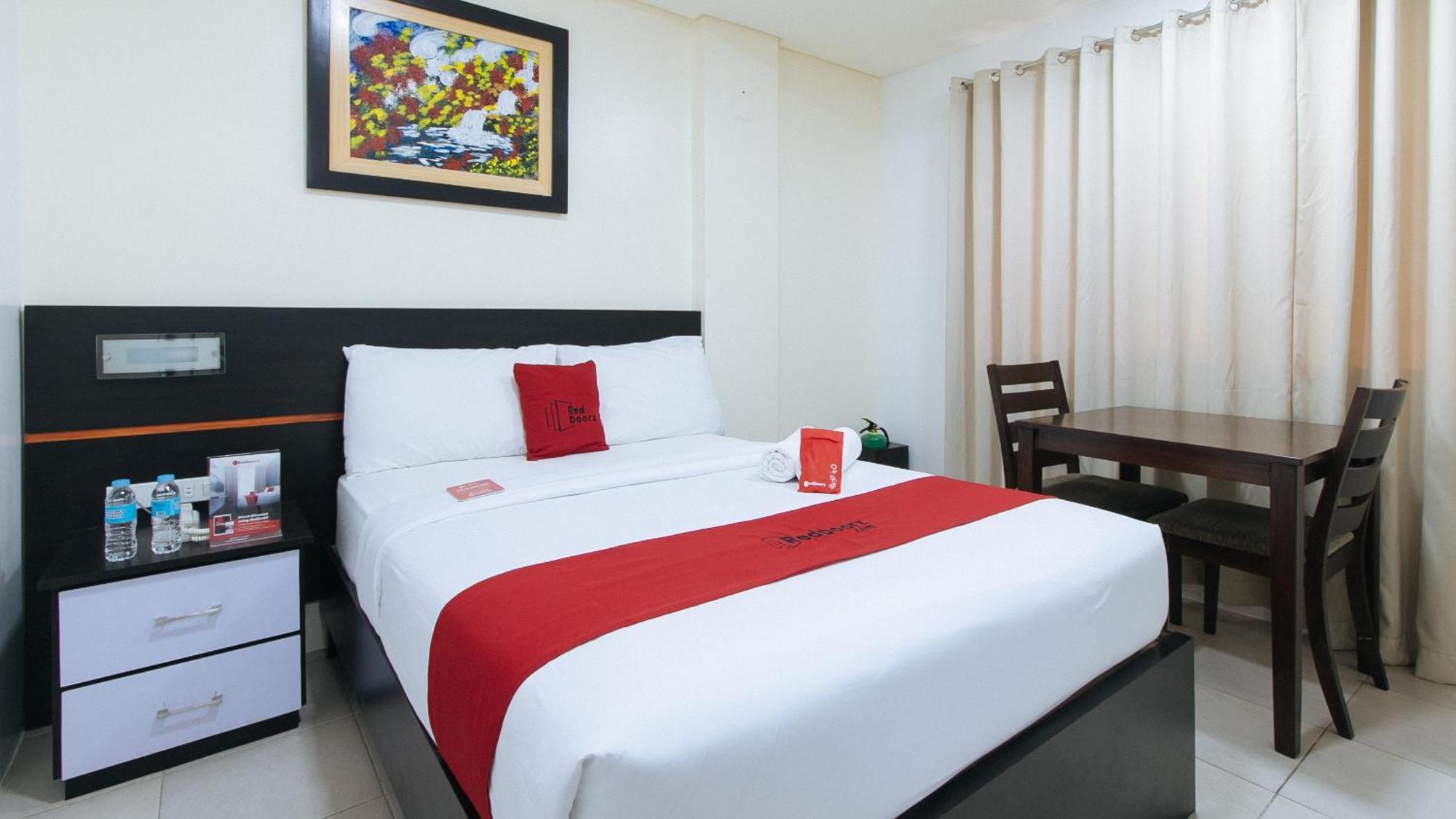 เรดดอร์ซ พลัส แอท อีแวนเจลิสตา สตรีท มากาตี Hotel Makati City ภายนอก รูปภาพ