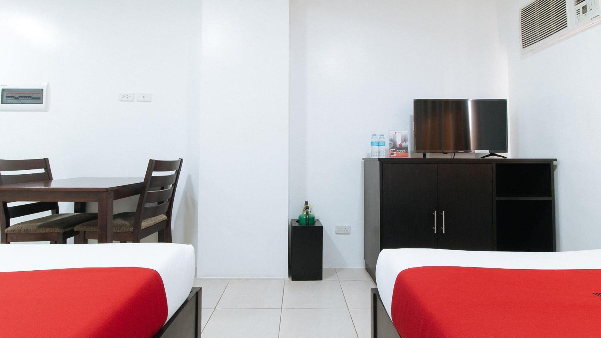 เรดดอร์ซ พลัส แอท อีแวนเจลิสตา สตรีท มากาตี Hotel Makati City ภายนอก รูปภาพ